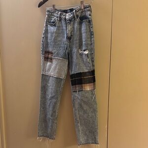 Hollister Ultra High-Rise Mom Jeans Patchwork Waist 25